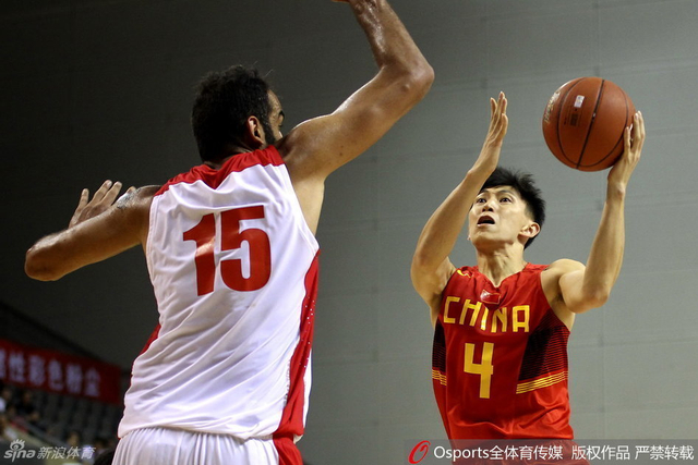 刘晓宇突破上篮