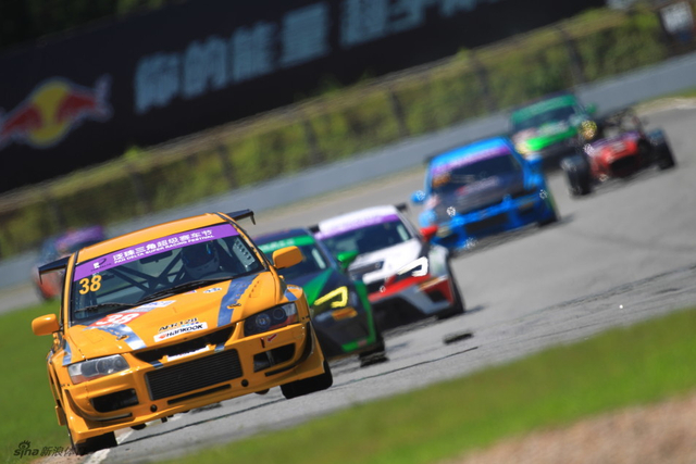 赛道英雄-壹-尾随追击，穷追不舍