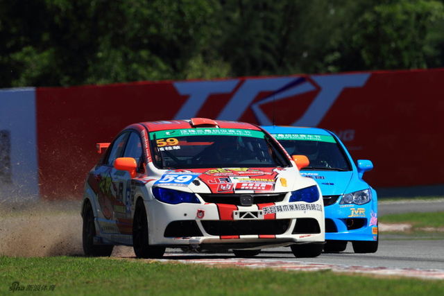 赛道英雄-贰  两车激斗硝烟四起