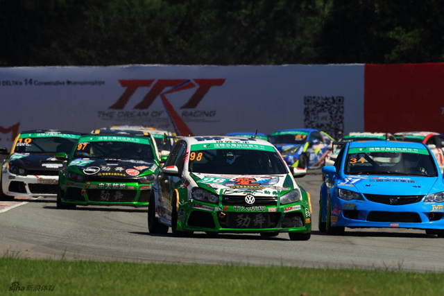 赛道英雄-贰 群车过弯