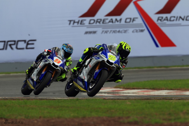 ZIC超级摩托车赛，你追我赶