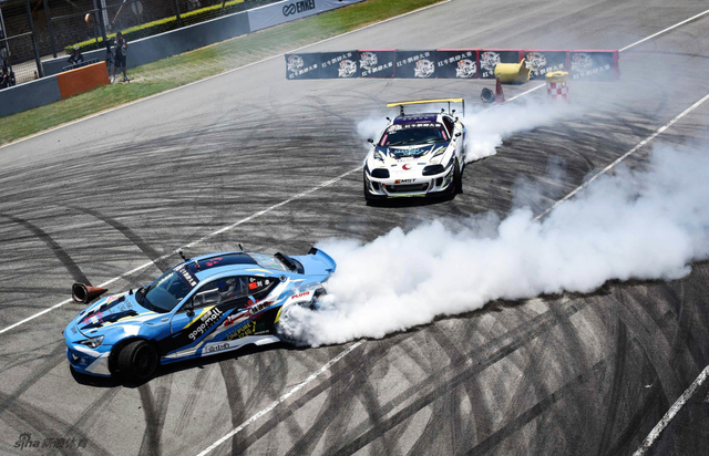 红牛飘移大赛-薛焜和刘卓在追逐中