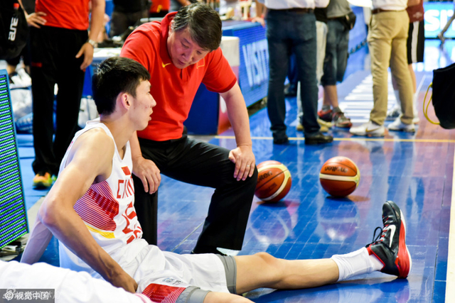 宫鲁鸣指点周琦