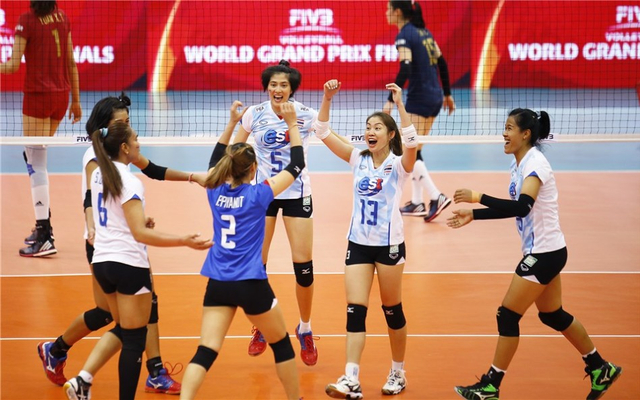 泰女排庆祝得分