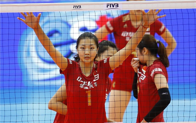 袁心玥表情专注