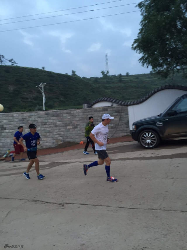 城际穿越跑魏江雷跑完30公里