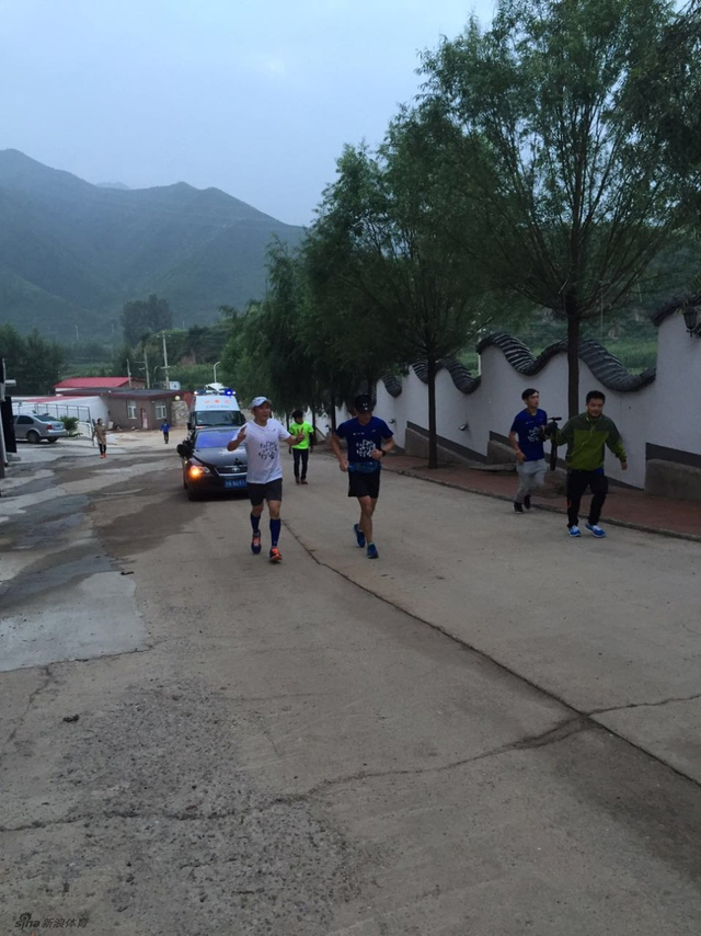 城际穿越跑魏江雷跑完30公里