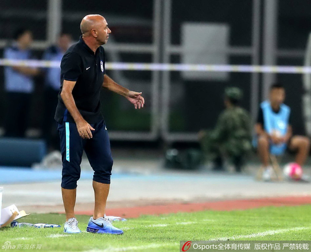 帕切科场边指挥