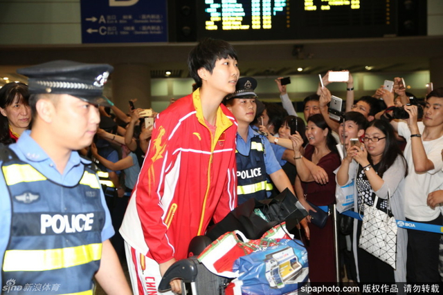 袁心玥面露微笑