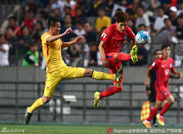 孙可抢截韩国荣