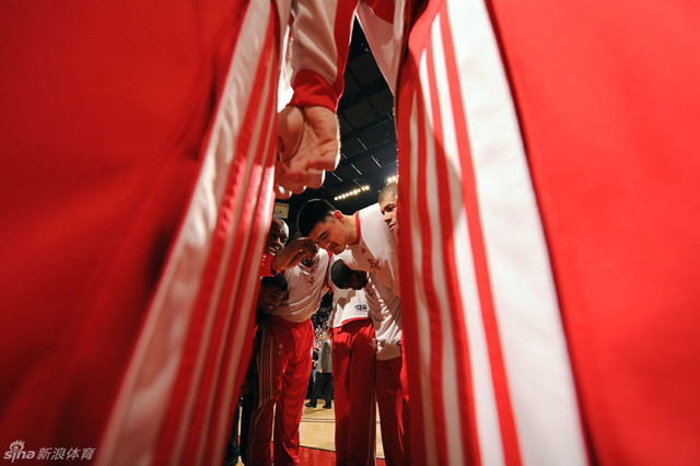 2009年姚明率队再战季后赛