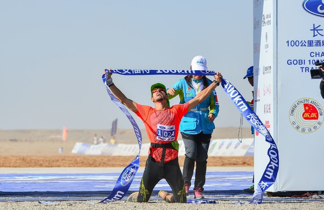 酒泉国际戈壁超马起跑