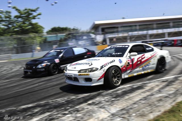 阿曼迪奥和赖义辉飘移过弯