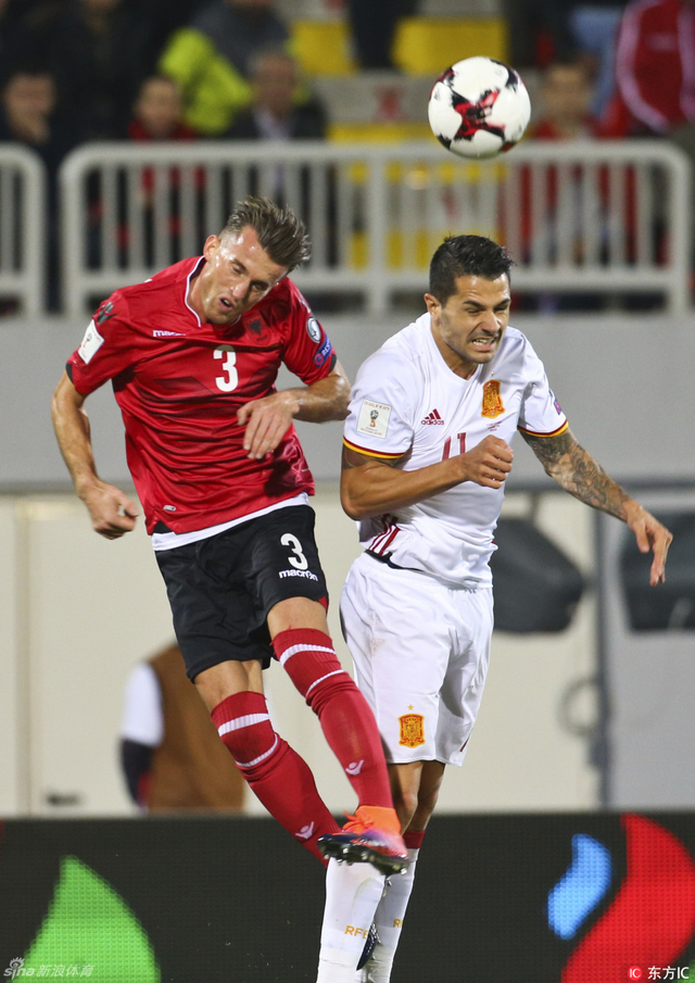 比托洛争顶头球