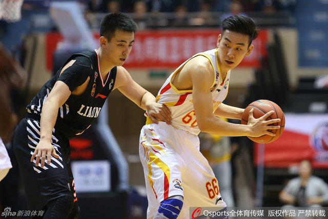 赵继伟积极防守