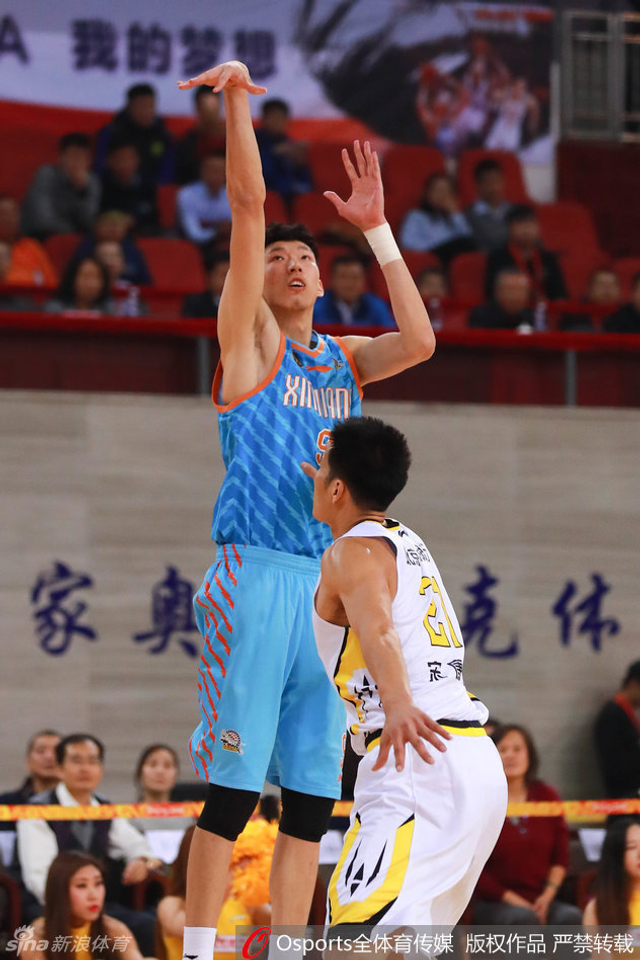 周琦投篮