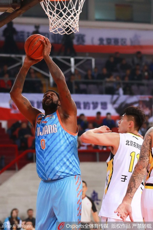 布拉切篮下进攻