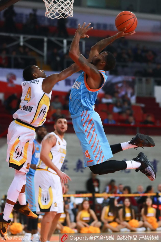 亚当斯空中对抗