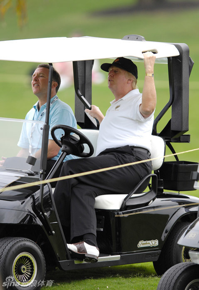 特朗普享受高尔夫时光