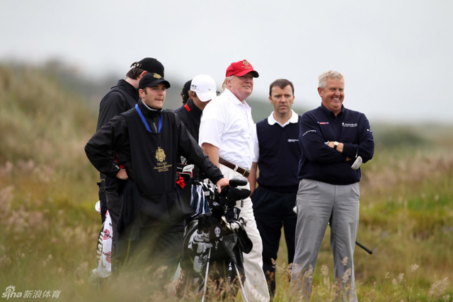 特朗普享受高尔夫时光