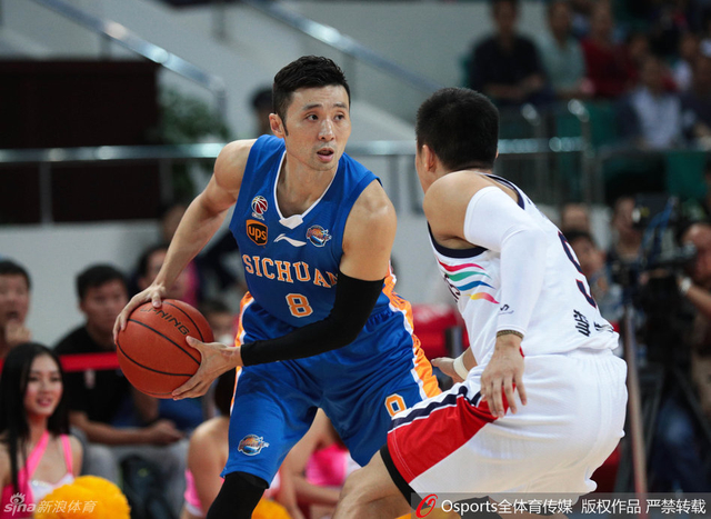 广州vs四川品胜 刘炜持球