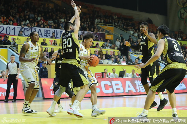 浙江广厦vs山东高速 林志杰突进