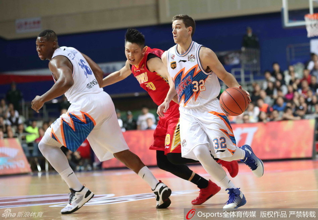 上海大鲨鱼vs深圳新世纪 弗雷戴特挺进