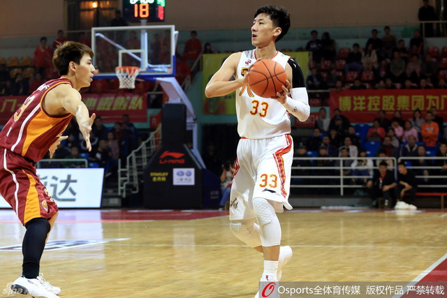 八一富邦vs浙江稠州银行 韩硕持球