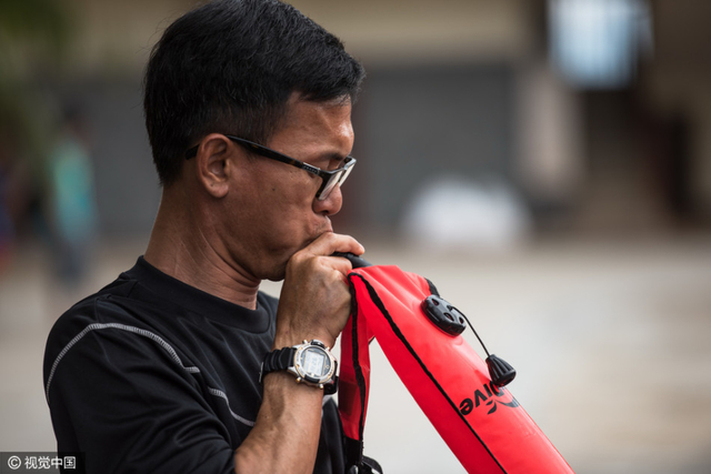 海南考取潜水证成新热点 年轻男女为主力军