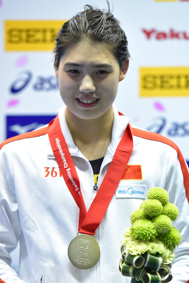 200蝶张雨霏摘银