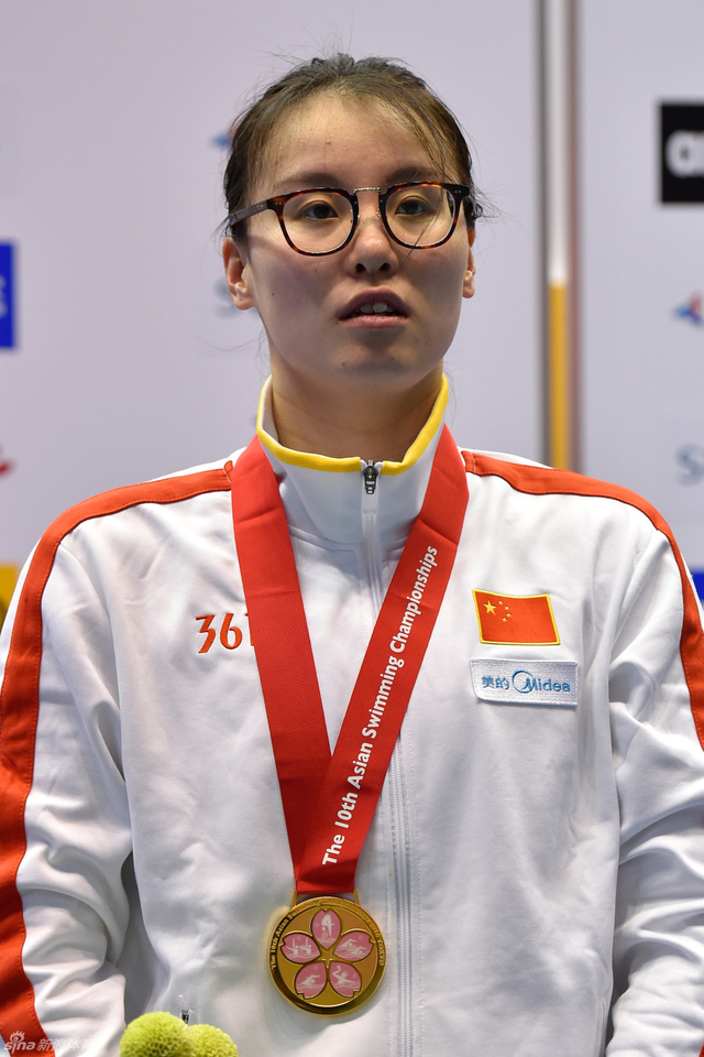 女子50仰傅园慧摘金