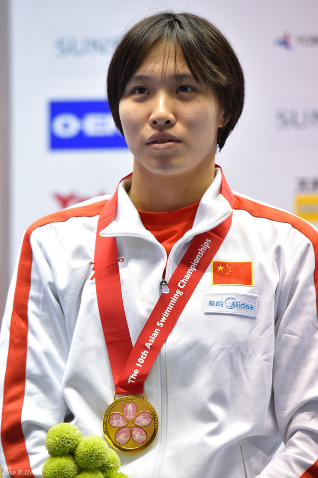 朱梦慧在领奖台上