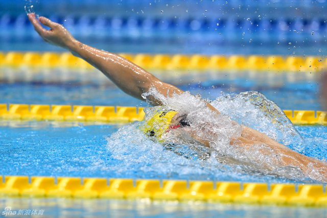 徐嘉余在200仰比赛中