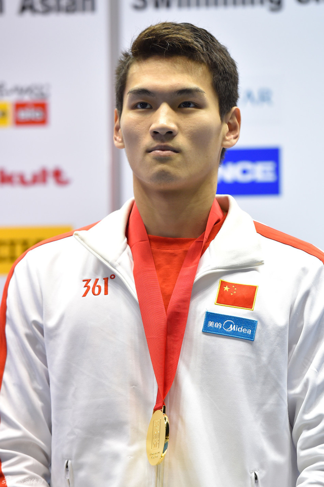 徐嘉余200仰夺冠