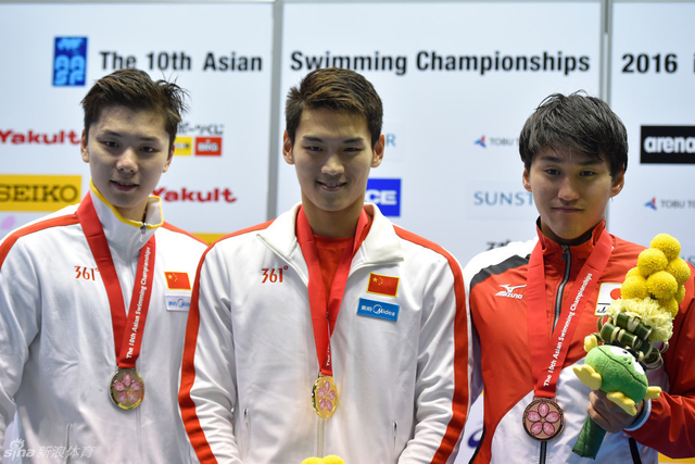 徐嘉余李广源包揽200仰前二