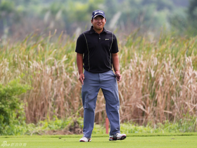 杨伊农双枪扫射