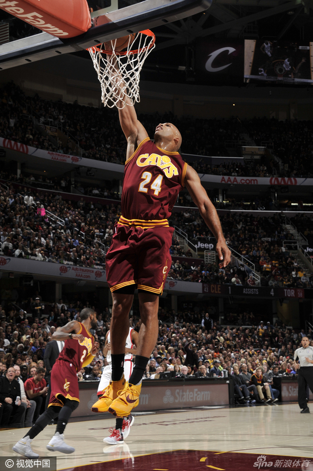 杰弗森滑翔劈扣