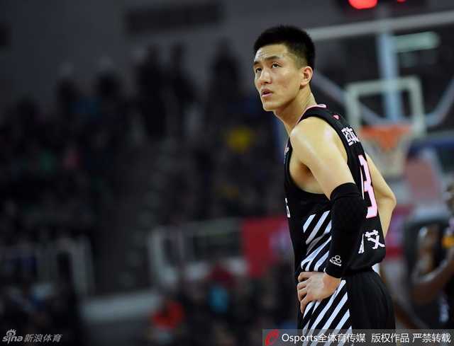 郭艾伦眼神迷茫