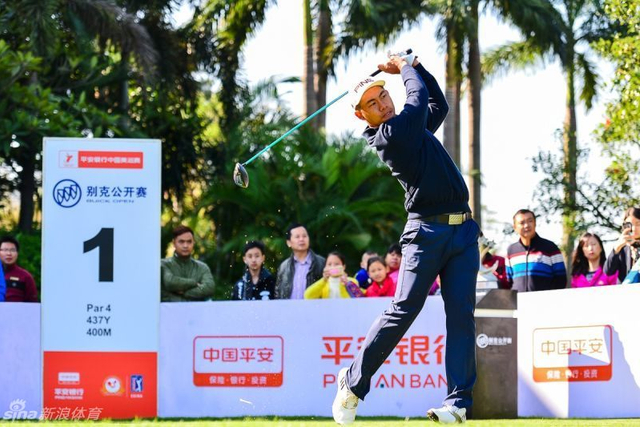 泰国选手冈恩开球