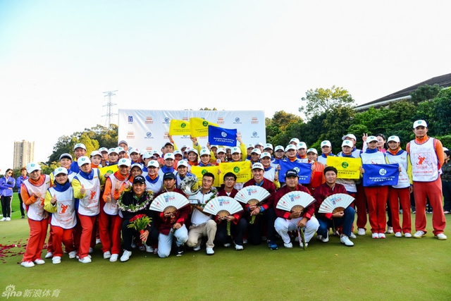 五位威巡赛会员与冠军张蕙麟