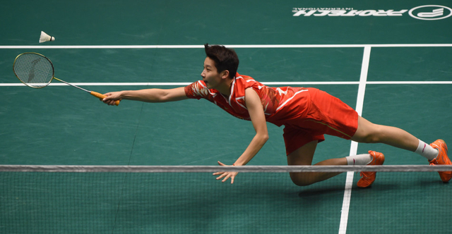 陈雨菲奋力救球