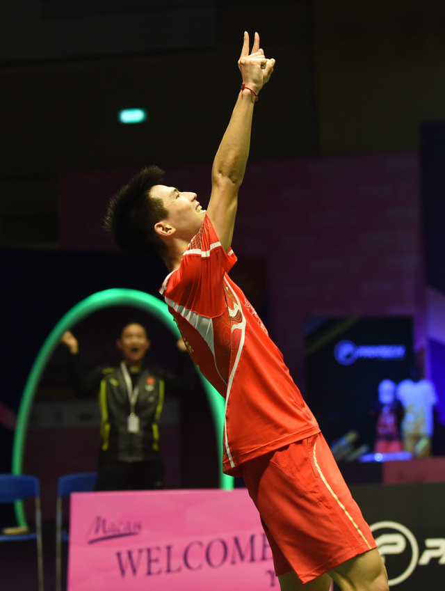 获胜后指天庆祝