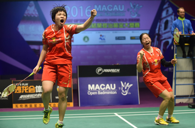 女双陈清晨、贾一凡庆祝胜利