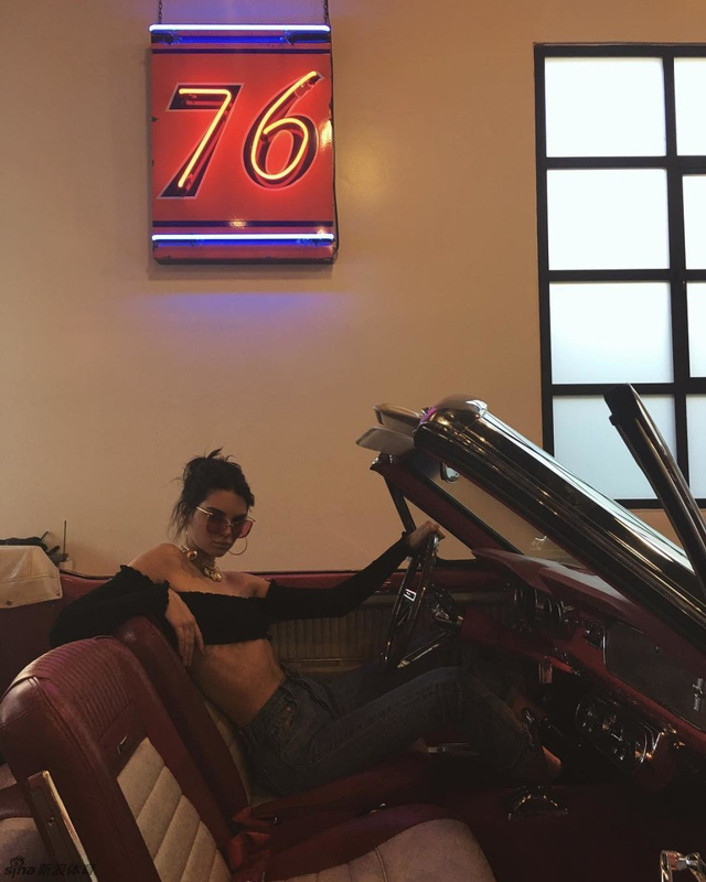 湖人新星女友詹娜私房街拍