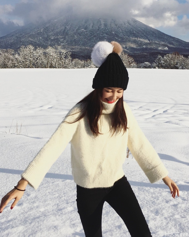 网红张大奕雪中嬉戏 红润似少女