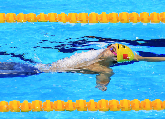 徐嘉余破亚洲纪录