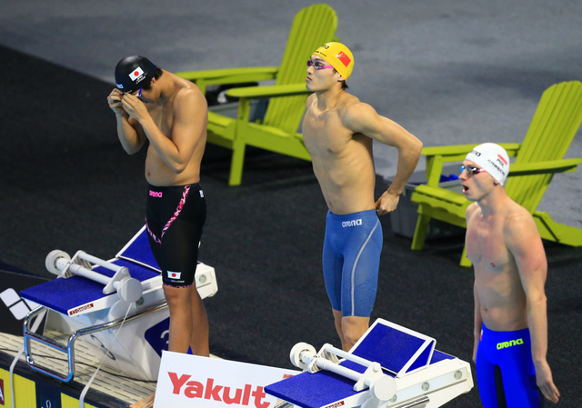 徐嘉余做准备活动