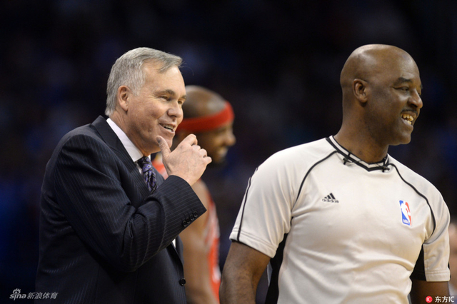 德安东尼乐啥呢