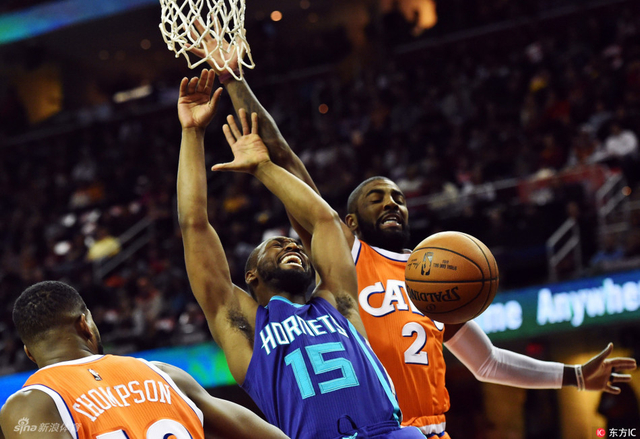 沃克内线被欧文严防