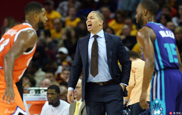 泰伦-卢对判罚不满